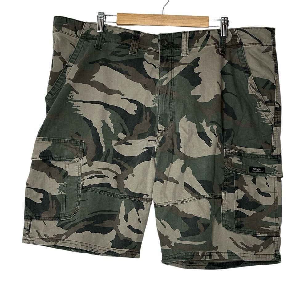 Wrangler Shorts Men's‎ Size 44 Camouflage Stretch Relaxed Fit Cargo Pockets